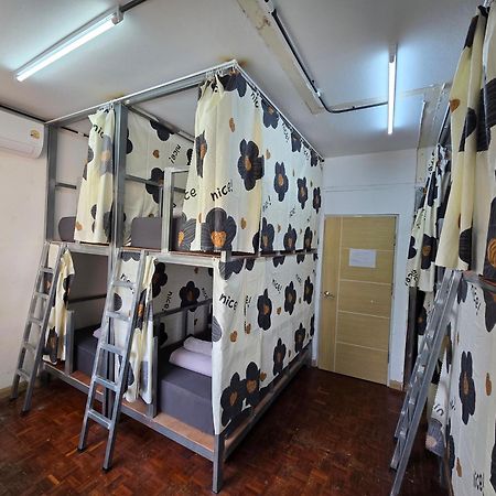 Panda Lodge Home Stay Бангкок Экстерьер фото
