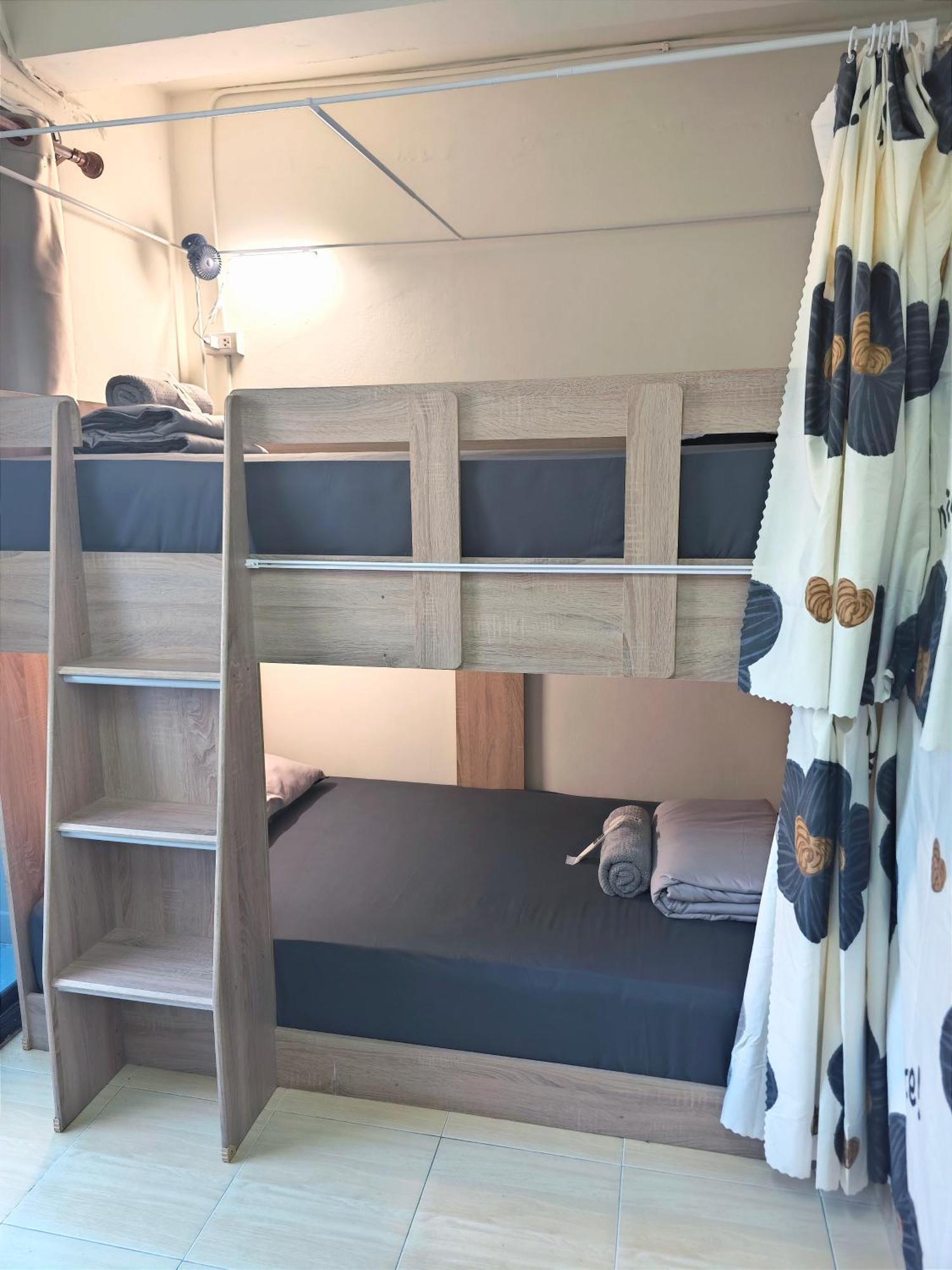 Panda Lodge Home Stay Бангкок Экстерьер фото
