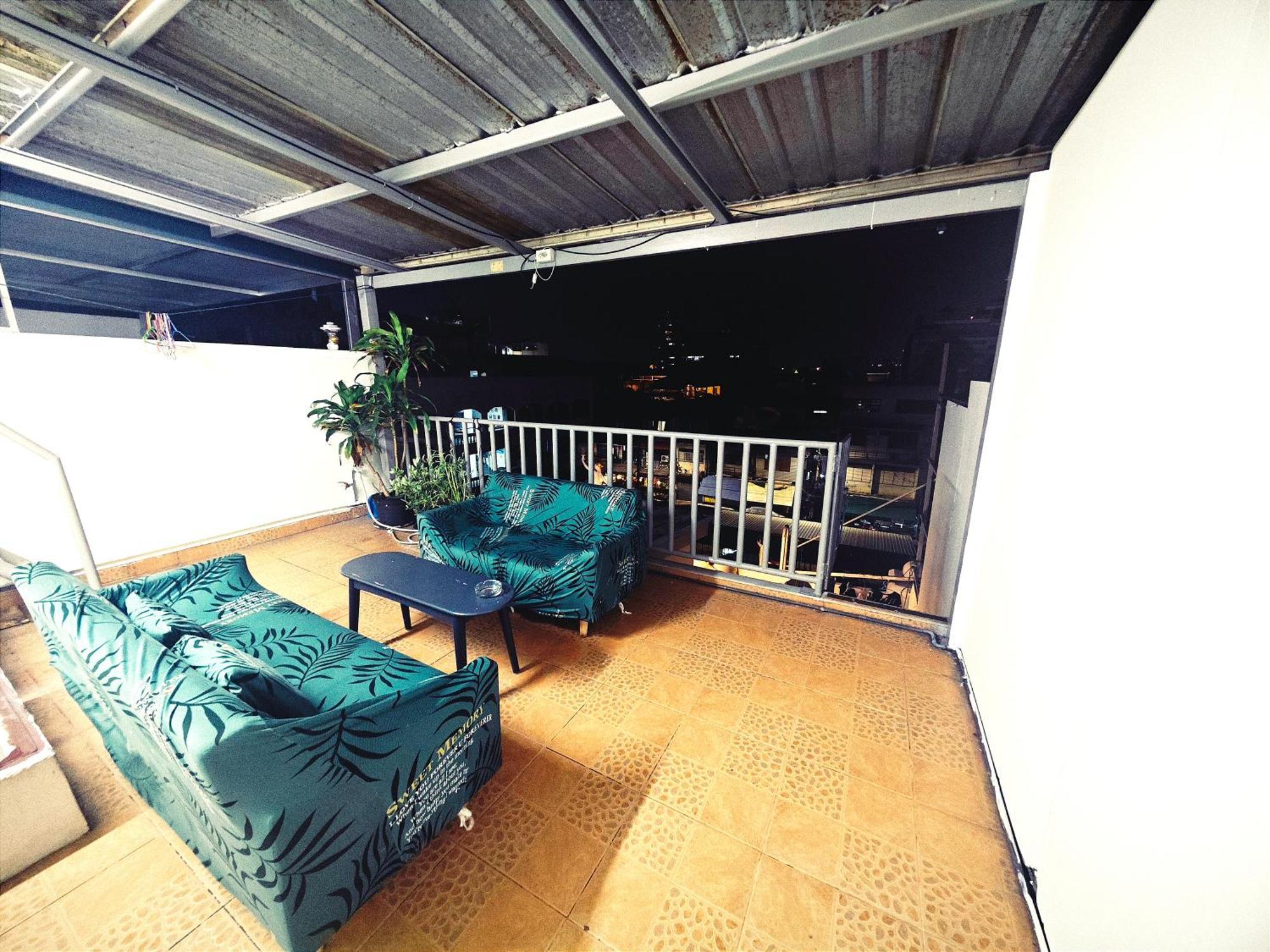 Panda Lodge Home Stay Бангкок Экстерьер фото